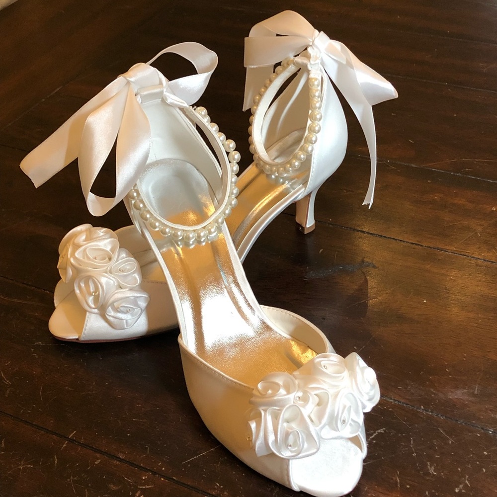 Brand new 7.5 wedding bridal dyable satin shoes